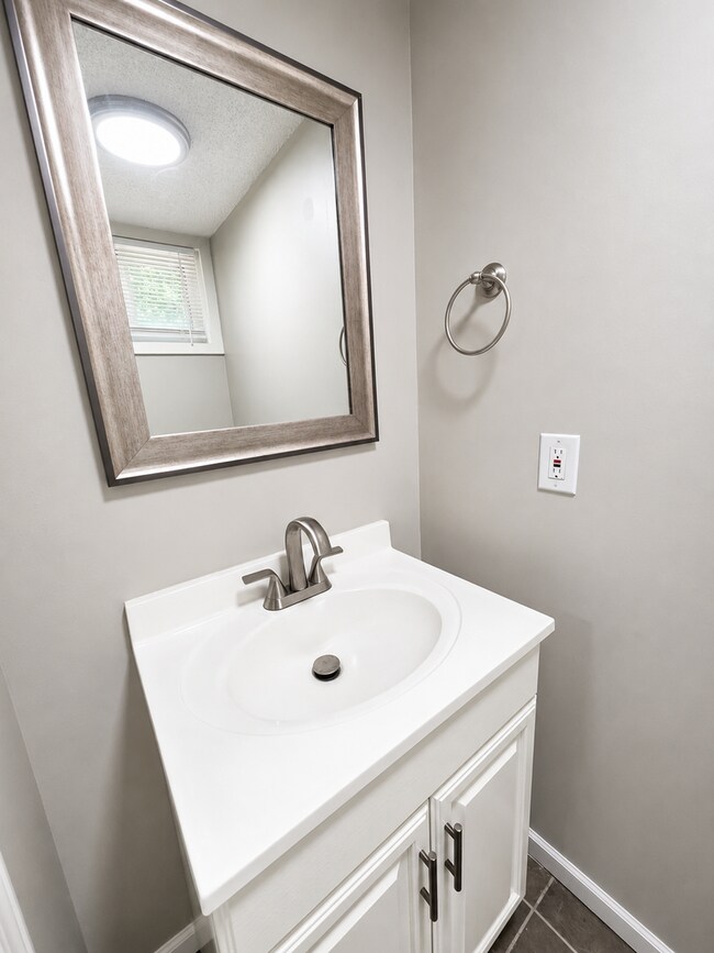 Building Photo - 339 N Kendall Dr