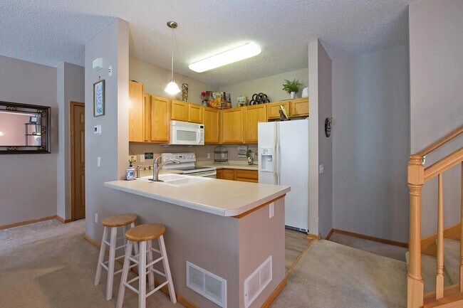 Building Photo - Spacious *2Bed*2Bath townhome Cottage Grove Available 7/1/26!