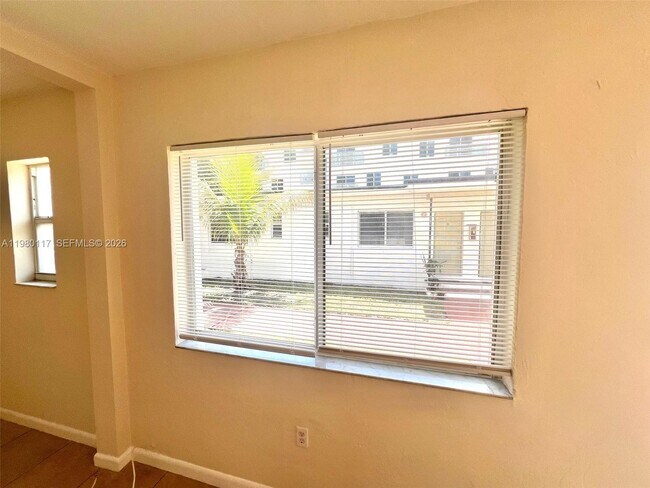 Building Photo - 690 NE 85th St