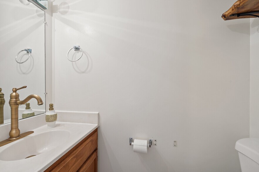 Building Photo - 7417 Wilma Ln