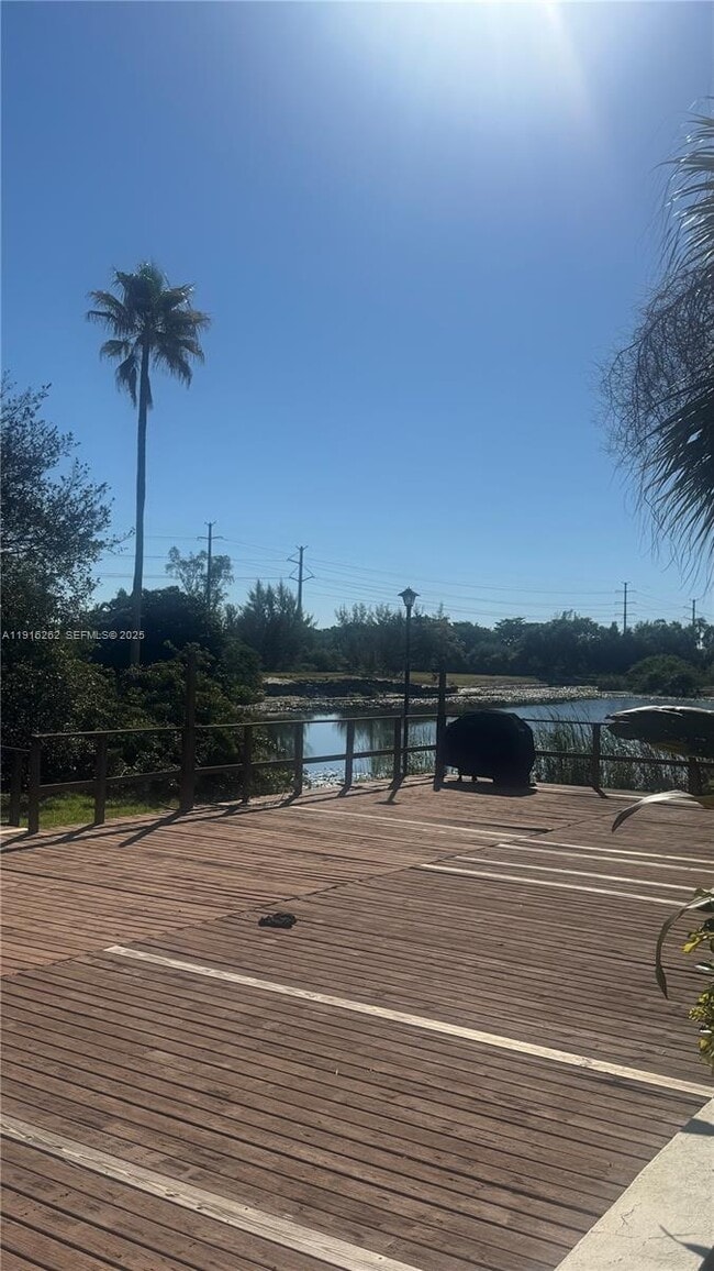 Building Photo - 4174 Inverrary Dr