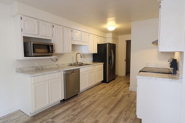 Building Photo - 3 Condor Cir