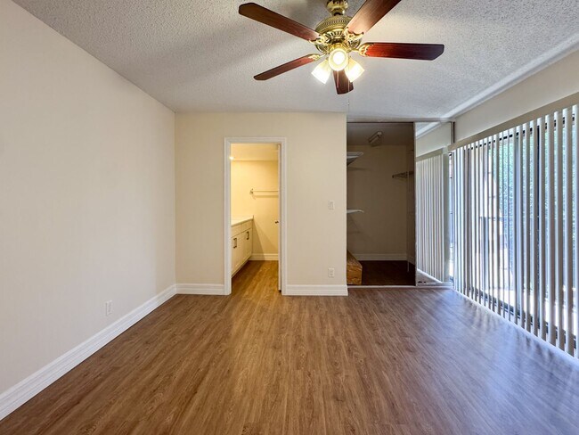 Building Photo - Newly Remodeled 2 bedroom 2.5 bath near Millenia Mall