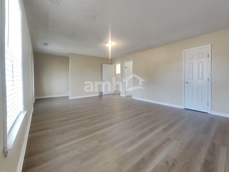 Building Photo - 7986 Oak Pebble Cv