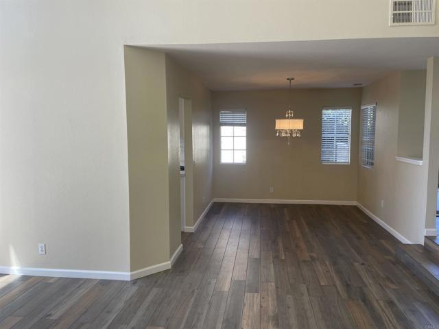 Building Photo - 2415 Levante St