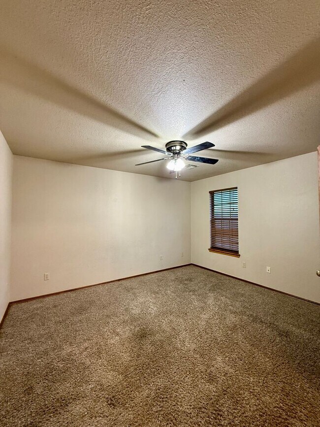 Building Photo - Spacious 3 bed, 2.5 Bath 2-story Home in South Okc