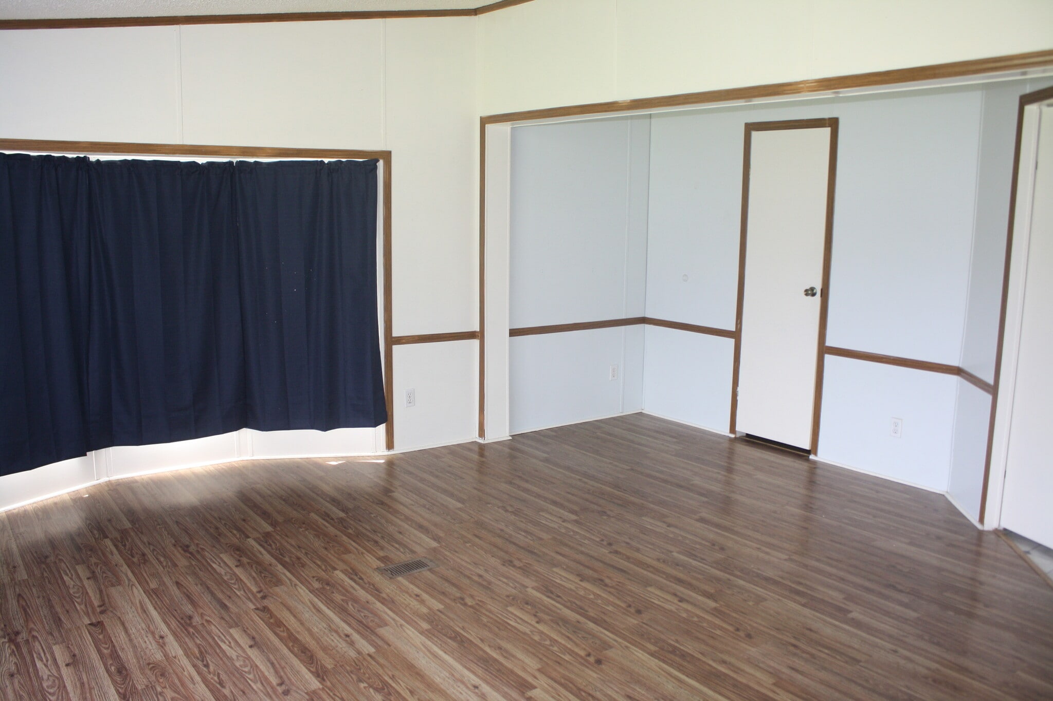 master bedroom [curtains for display purposes only] - 3305 Peaceway Dr