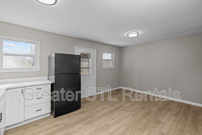 Building Photo - 702 Boca Chica Dr