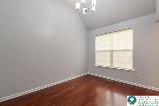 Building Photo - 835 Spring White Dr