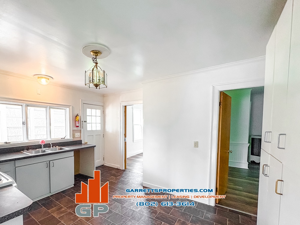 Building Photo - 16 Short St