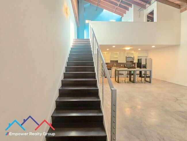 Building Photo - 1 Bed 1.5 Bath Loft in Desired Emeryville/Oakland Neighborhood