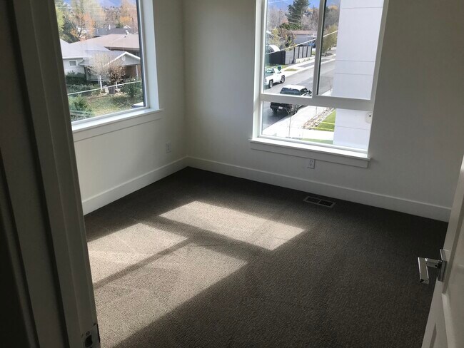 Building Photo - 6982 S Brookhill Dr