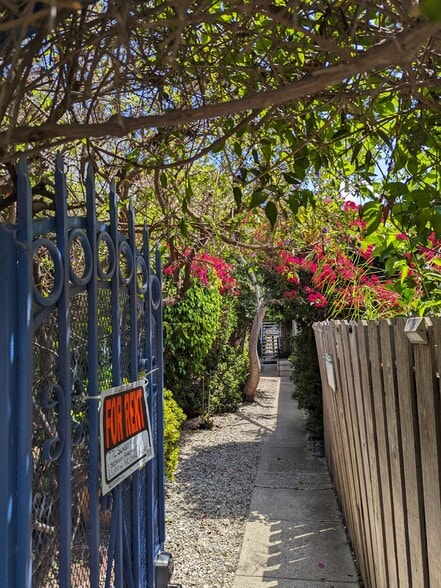 Front entry - 774 Sunset Ave