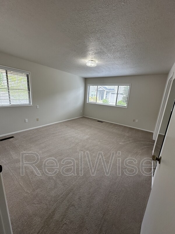 Building Photo - 7730 SW Eaker Pl