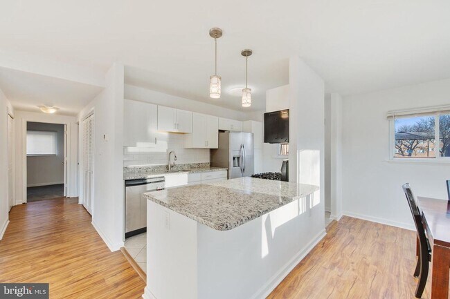 Building Photo - 350 Gatewater Ct