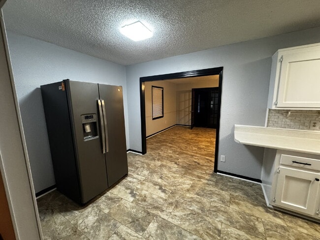 Building Photo - Home For Rent