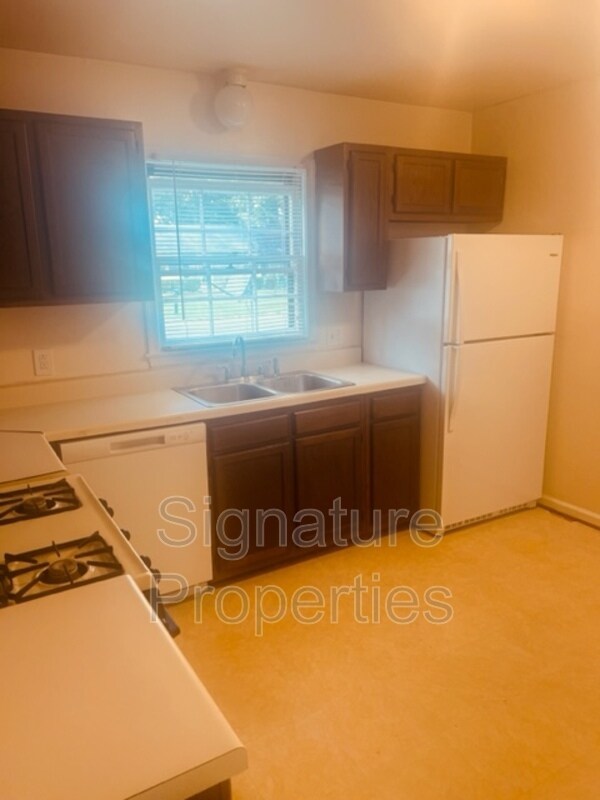 Building Photo - 2529A Pin Oak Ct