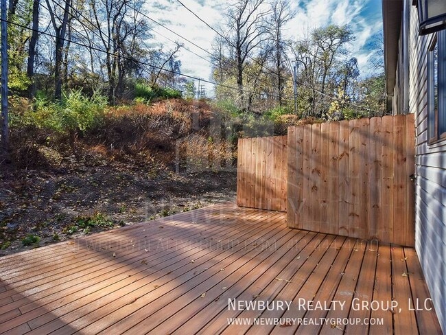 Building Photo - 155 Banksville Pl