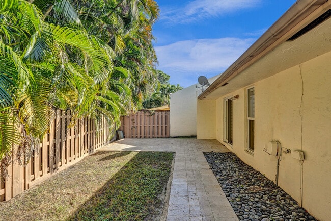 Building Photo - 21760 Contado Rd