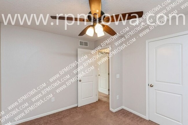 Building Photo - 5016 NE Innsbruck Dr