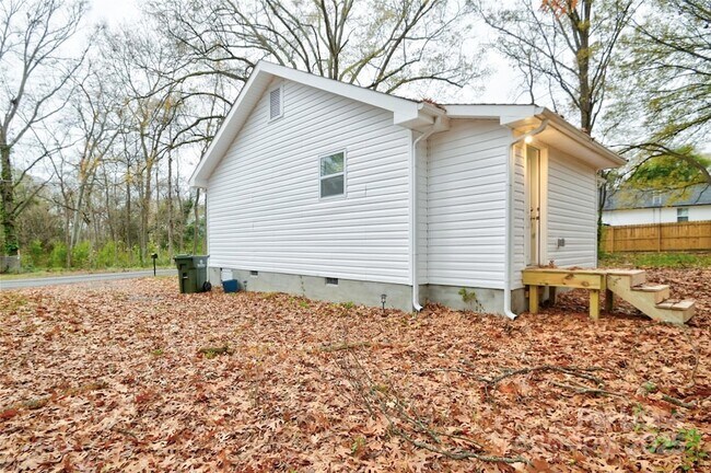 Building Photo - 313 Heyward St