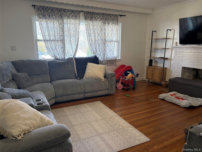 Building Photo - 344 E Penn St