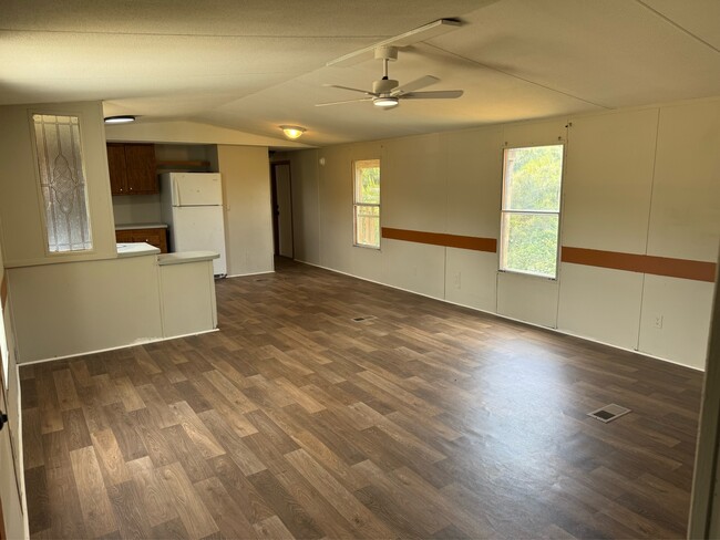 Building Photo - 6037 Friendship Rd