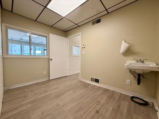 Building Photo - 3528 Boulevard of the Allies