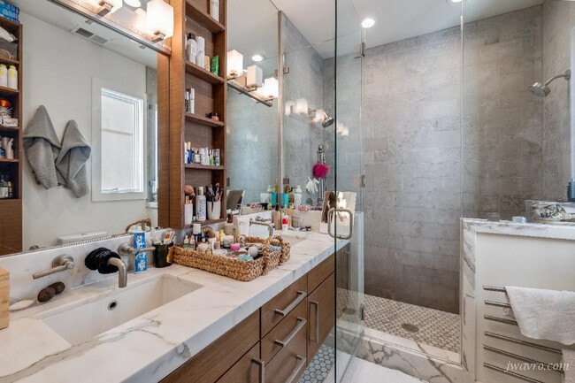 Building Photo - 3228 Washington St