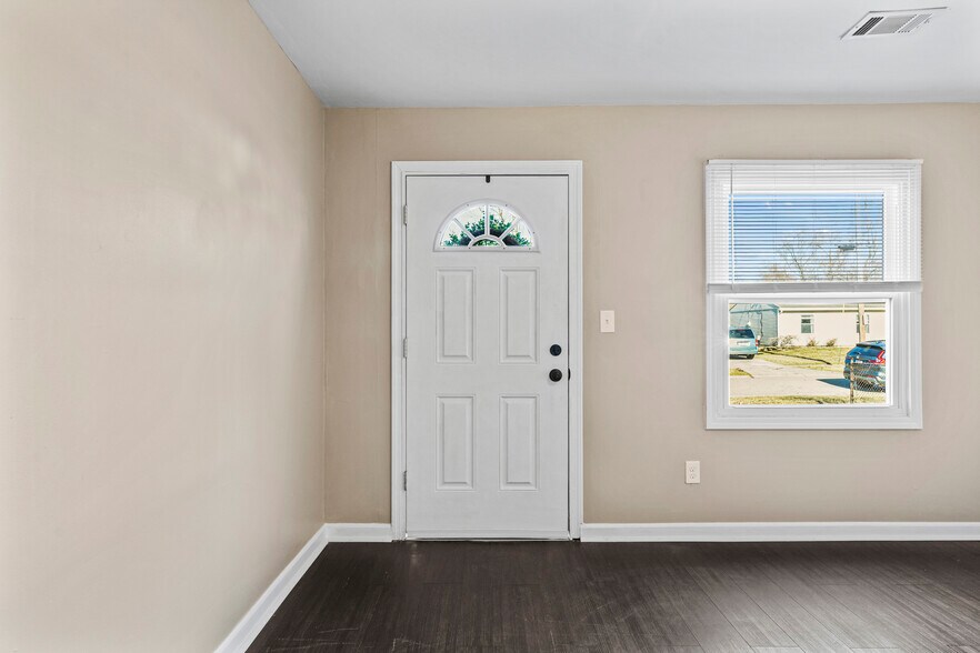 Building Photo - 3465 Alamosa Dr