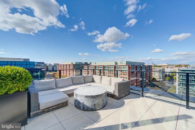 Building Photo - 1300 4th St SE