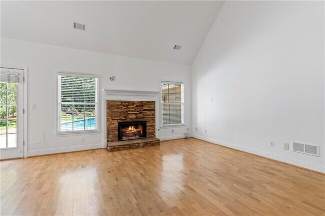 Building Photo - 1249 McLendon Dr