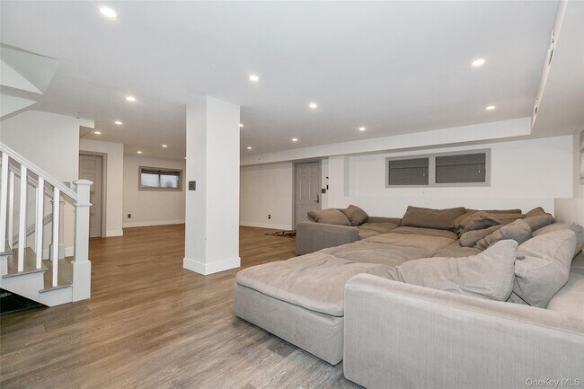 Building Photo - 22 Olive St