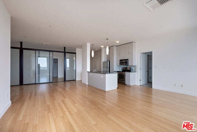 Building Photo - 3810 Wilshire Blvd