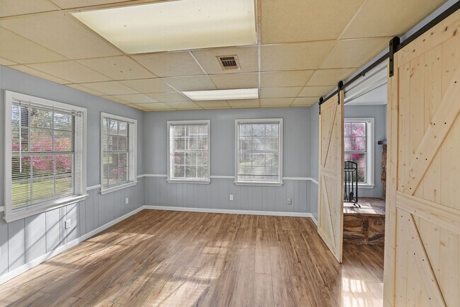Building Photo - 380 Barringer Dr