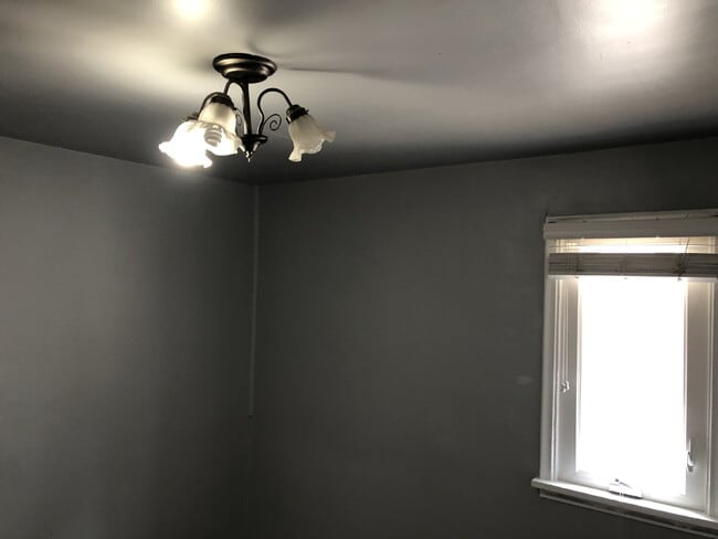 Building Photo - 450 E 300 N