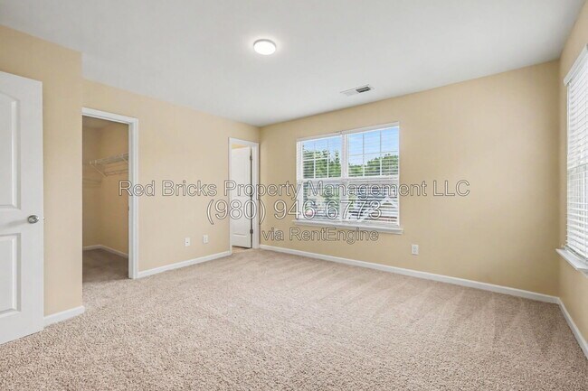 Building Photo - 5013 Spring Arbor Ln