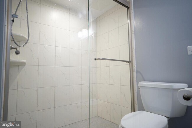 Building Photo - 322 Sugarland Run Dr