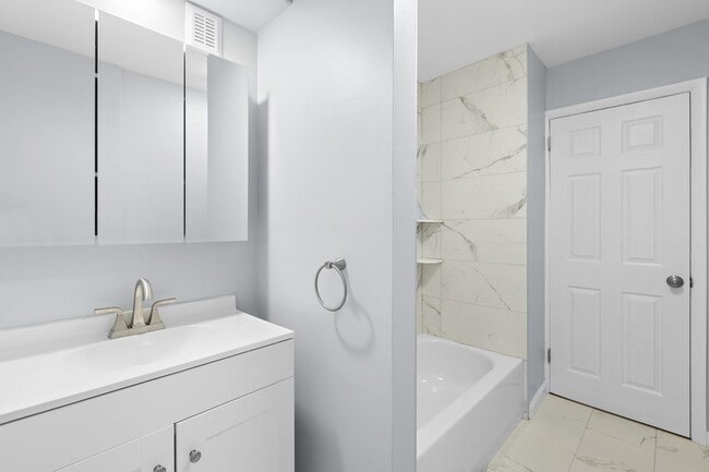 Building Photo - 736 2nd St