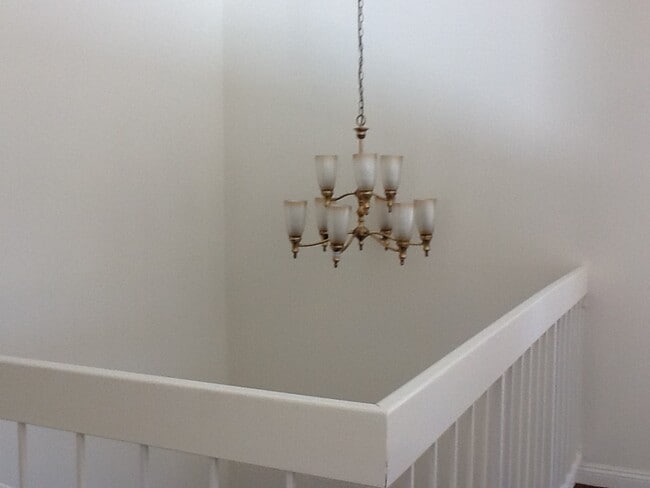 Building Photo - 15422 Circle Ridge Ln