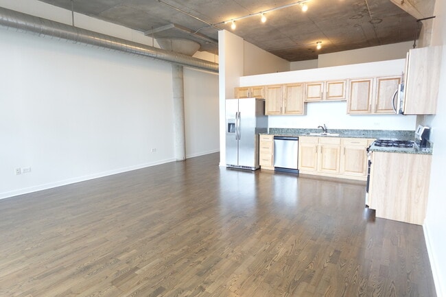 Building Photo - 3963 W Belmont Ave