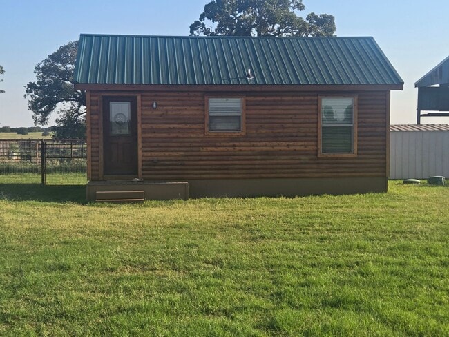 Building Photo - 1/1 LOG CABIN HORSE PROPERTY with Yard and Shed Row