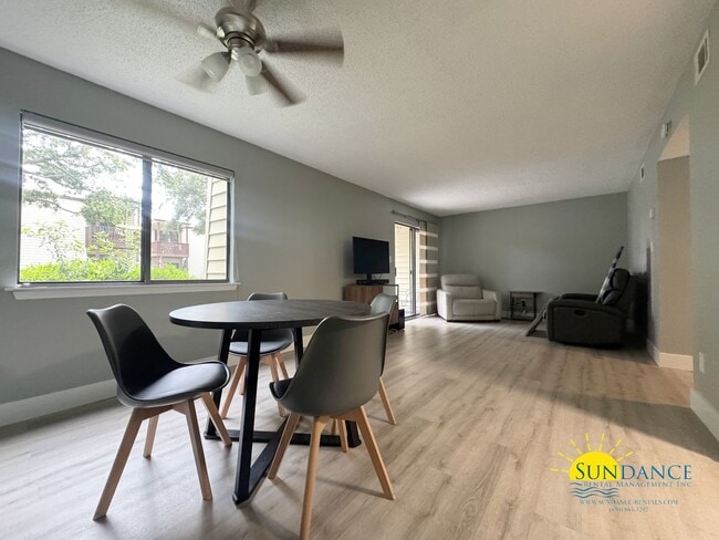 Building Photo - Waterfront 2 Bedroom Condo in Fountainhead!