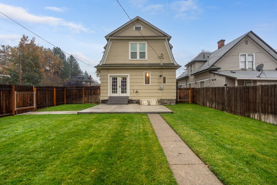 Building Photo - 1728 W 11th Ave