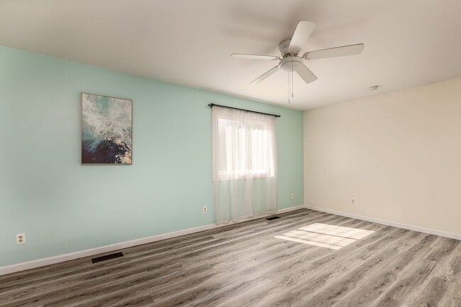 Building Photo - Newly Renovated and Ready to Move in.