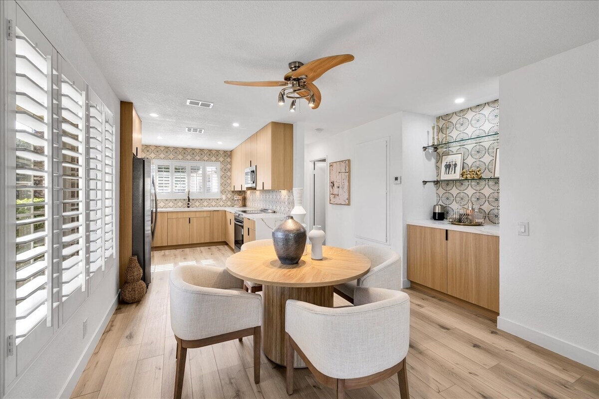 Building Photo - 2701 E Mesquite Ave