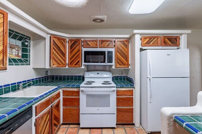 Building Photo - Centrally Located 4-Bed, 2-Bath Tucson Rental – Near U of A