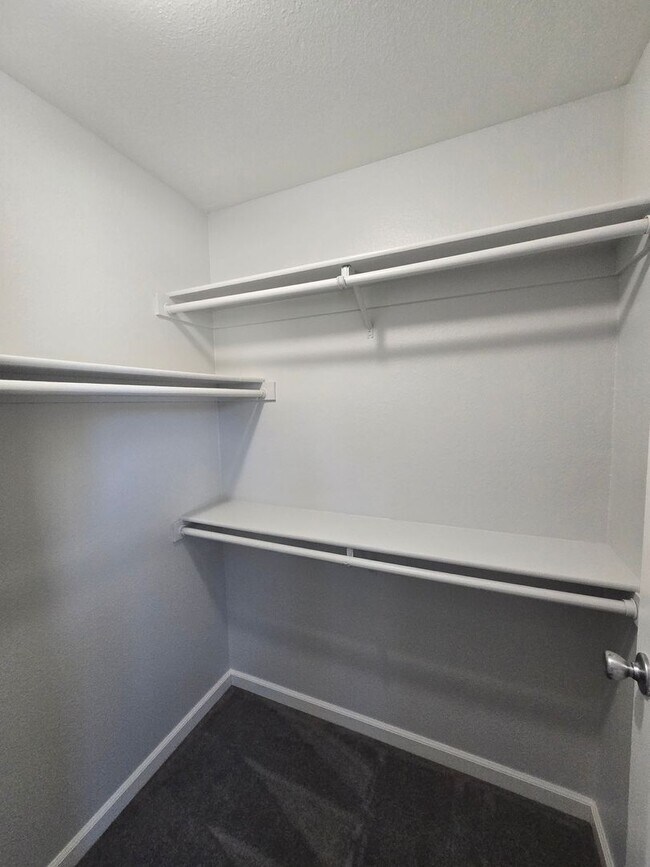 Building Photo - Wonderful Mountain Meadows "end unit"