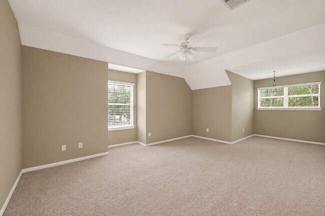 Building Photo - 28602 Hayden Park Dr