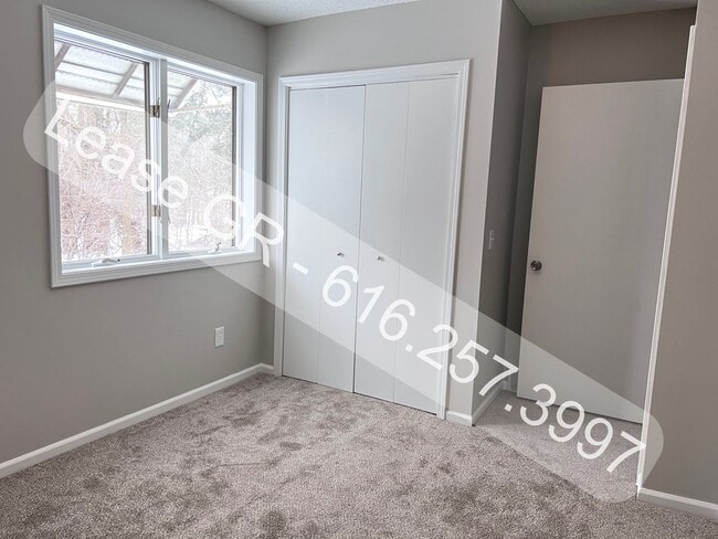 Building Photo - Recently Updated 4 Bedroom Duplex!